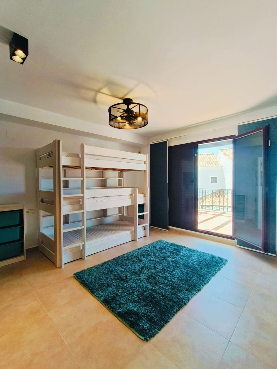 4 soverom Penthouse til salgs i Los Monteros - € 895 000 (Ref: 9380413)