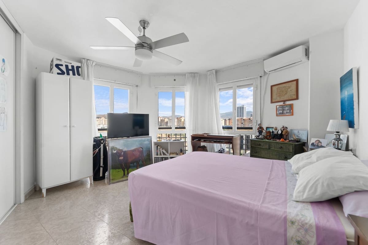 5 sypialnia Penthouse na sprzedaż w Miasto Malaga - 760 000 € (Ref: 9380453)