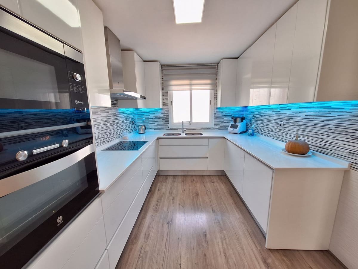 3 slaapkamer Huis te koop in New Golden Mile - € 640.000 (Ref: 9380462)