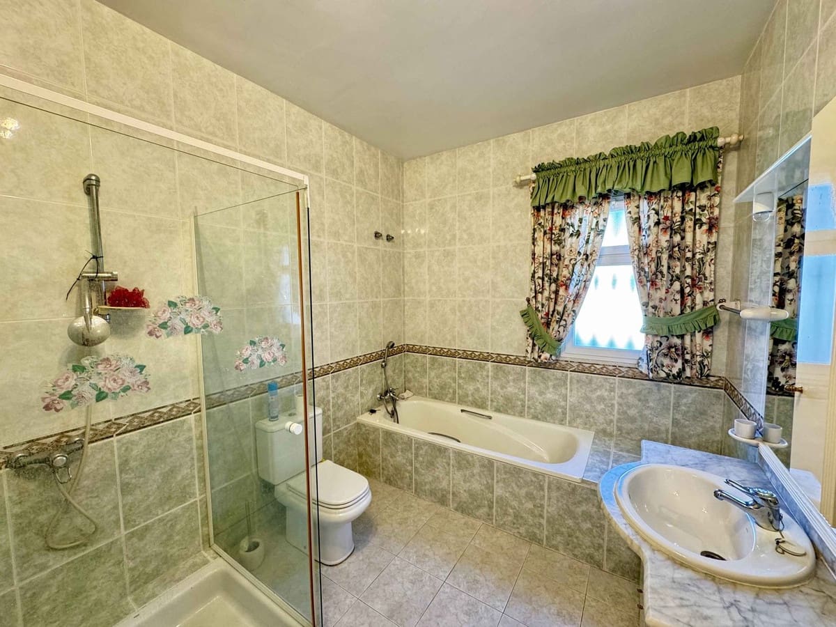 3 makuuhuone Huvila myytävänä paikassa Riviera del Sol - 749 000 € (Ref: 9380464)