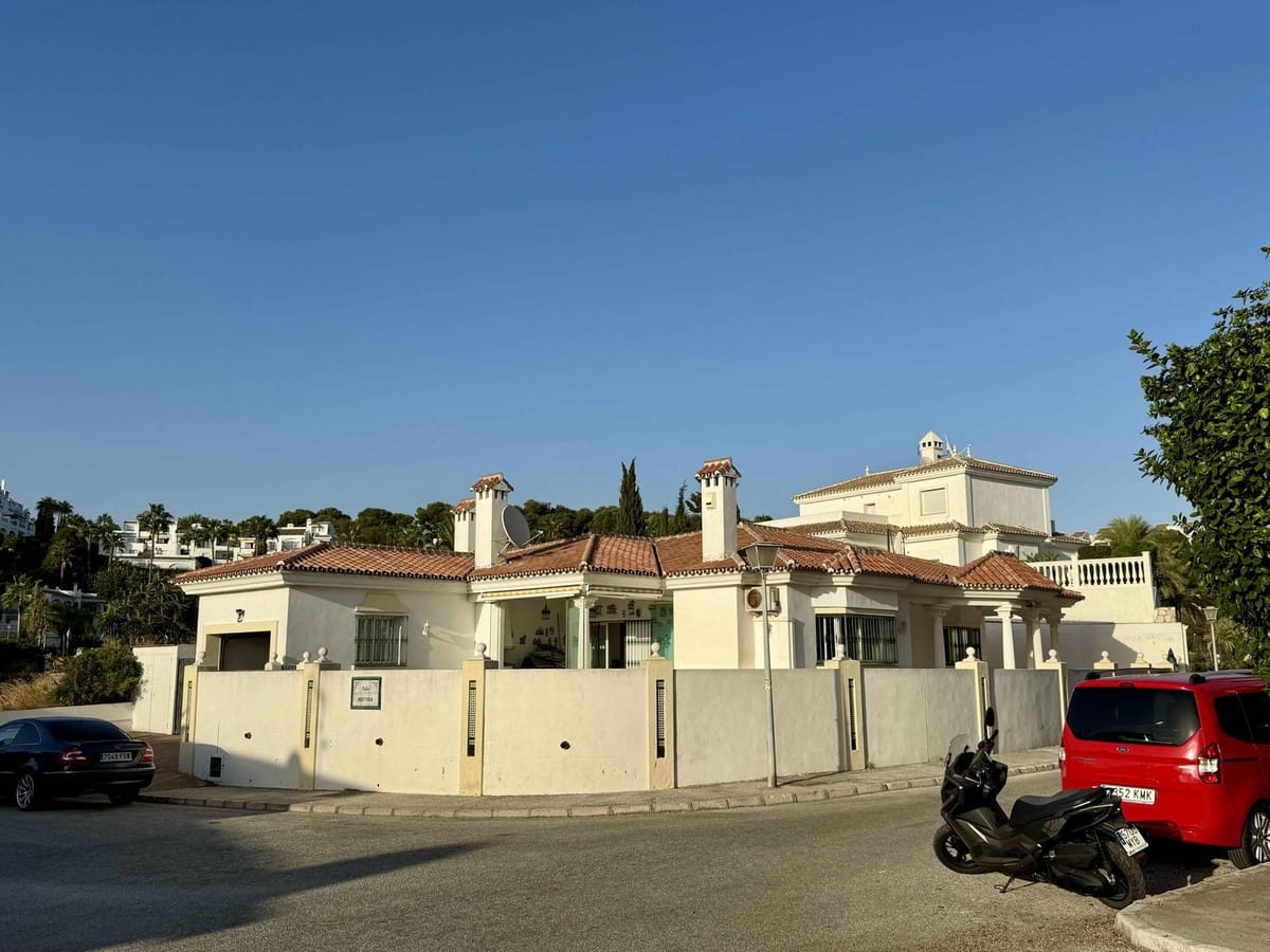 3 makuuhuone Huvila myytävänä paikassa Riviera del Sol - 749 000 € (Ref: 9380464)