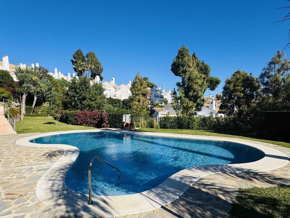 4 bedroom Finca/Country House for sale in Calahonda - € 595,000 (Ref: 9380465)