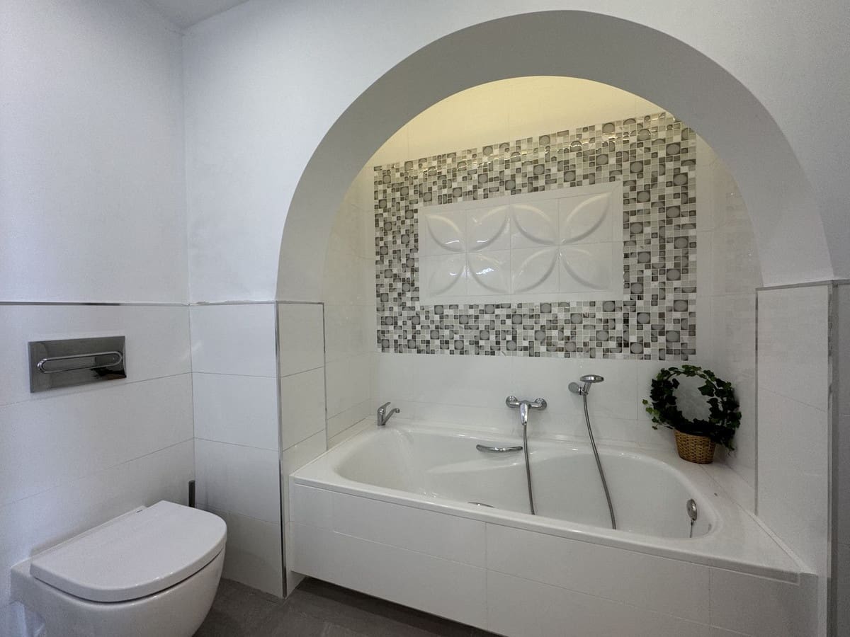 4 bedroom Villa for sale in Riviera del Sol - € 1,750,000 (Ref: 9380467)