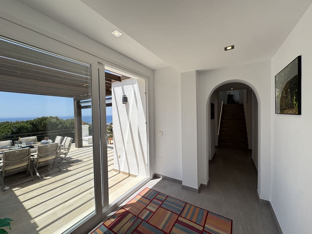 4 bedroom Villa for sale in Riviera del Sol - € 1,750,000 (Ref: 9380467)