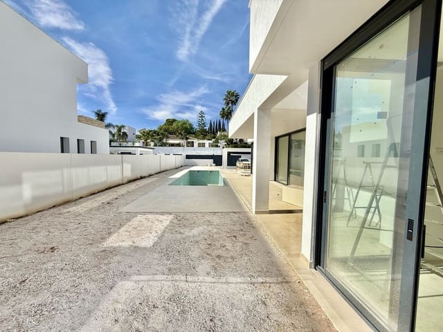 6 sypialnia Willa na sprzedaż w Nueva Atalaya, Estepona - 1 950 000 € (Ref: 9380472)
