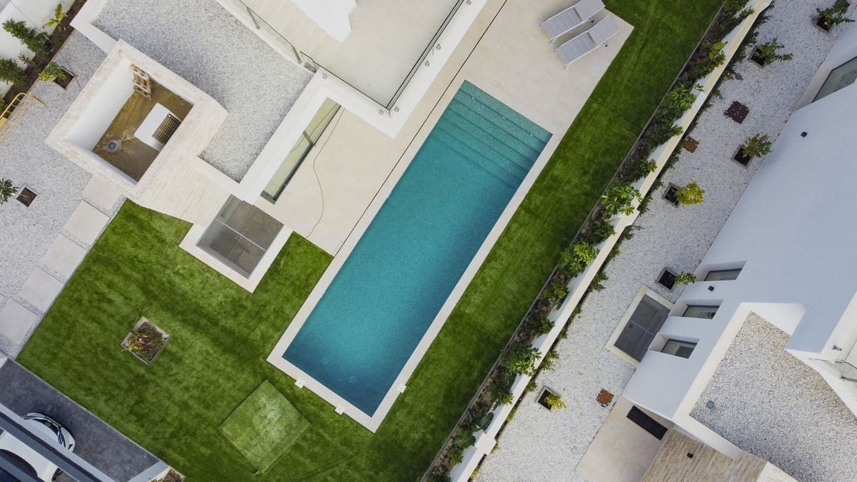 6 soveværelse Villa til salg i New Golden Mile med swimmingpool - € 1.950.000 (Ref: 9380472)