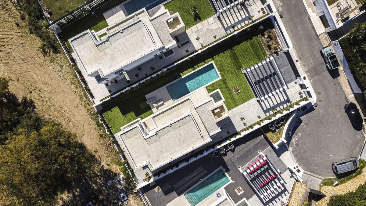 6 bedroom Villa for sale in Estepona - € 1,950,000 (Ref: 9380472)