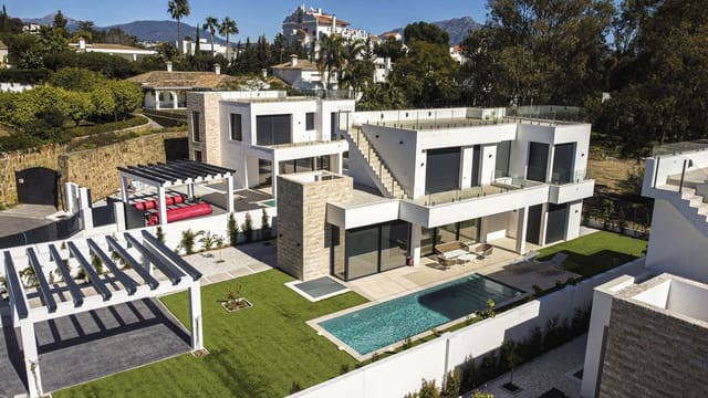 6 sypialnia Willa na sprzedaż w Nueva Atalaya, Estepona - 1 950 000 € (Ref: 9380472)