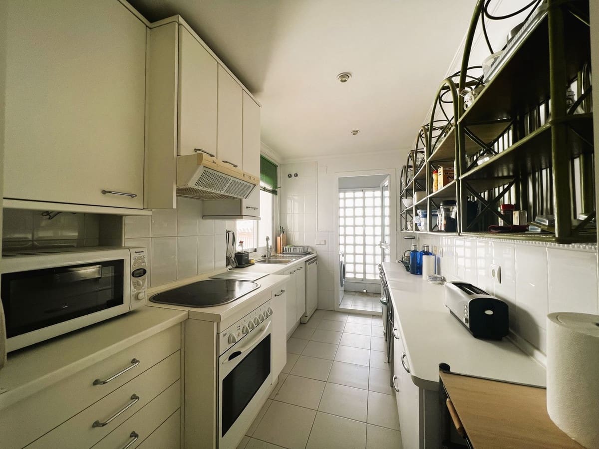 2 soverom Leilighet til salgs i Puerto Banus - € 950 000 (Ref: 9380480)