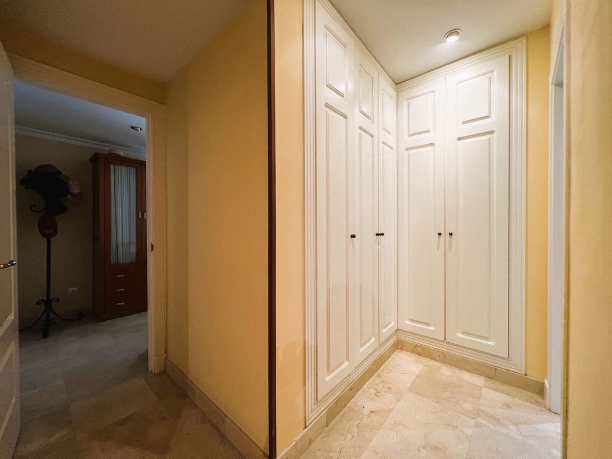 2 soverom Leilighet til salgs i Puerto Banus - € 950 000 (Ref: 9380480)