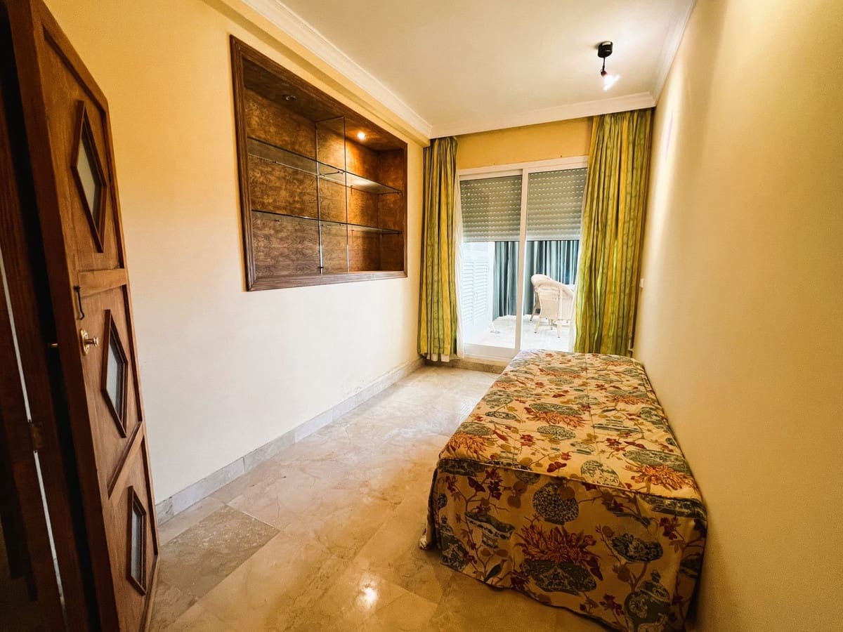 2 soverom Leilighet til salgs i Puerto Banus - € 950 000 (Ref: 9380480)