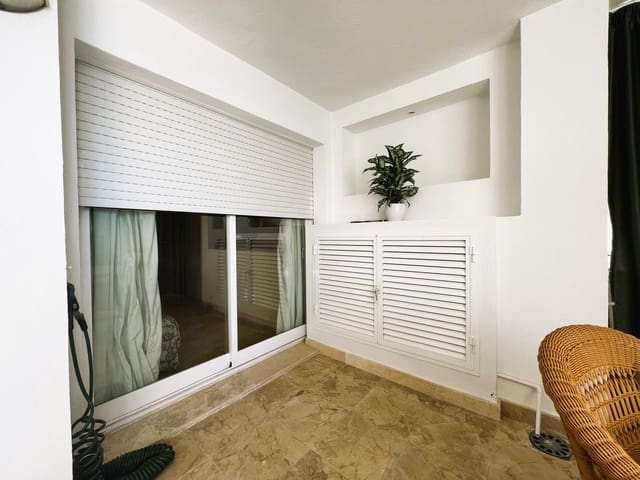 2 quarto Apartamento para venda em Puerto Banus, Marbella com garagem - 1 100 000 € (Ref: 9380480)