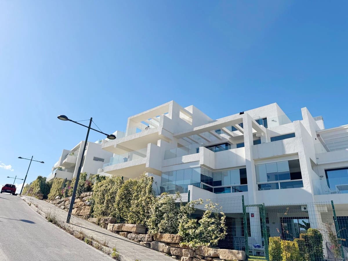 3 makuuhuone Kattohuoneisto myytävänä paikassa Estepona - 649 000 € (Ref: 9380481)