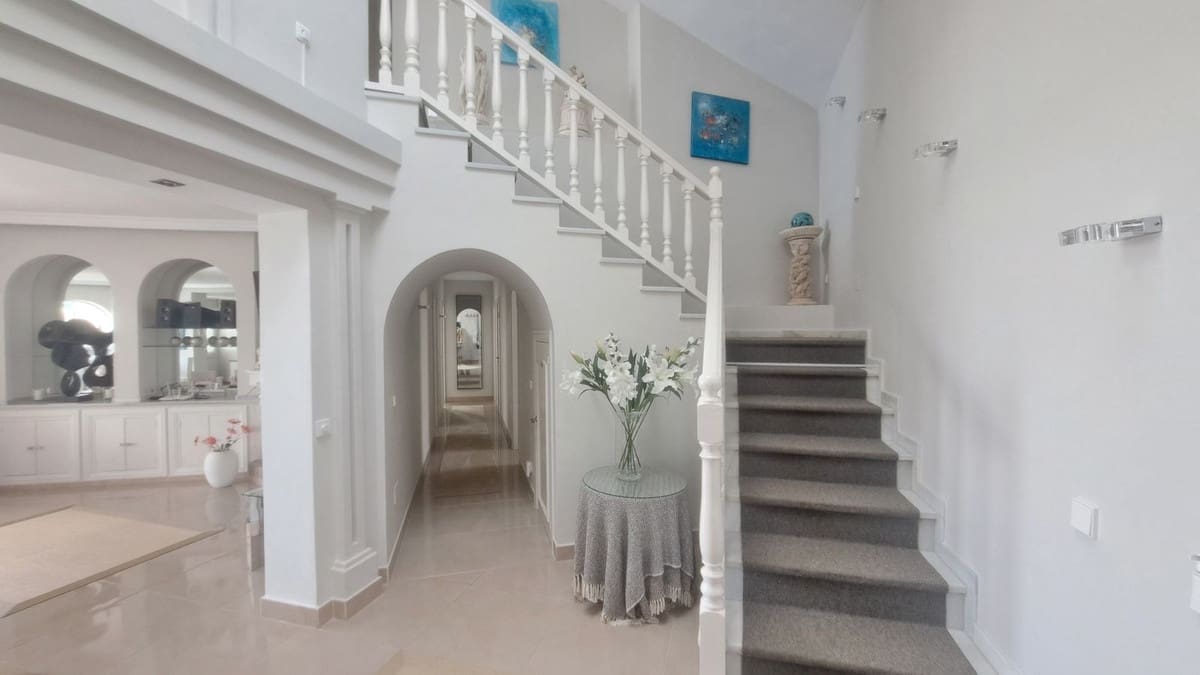 Chalet de 6 habitaciones en La Quinta en venta - 2.850.000 € (Ref: 9380482)