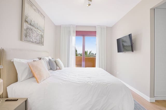 2 bedroom Apartment for sale in El Paraiso, Estepona - € 349,000 (Ref: 9380483)