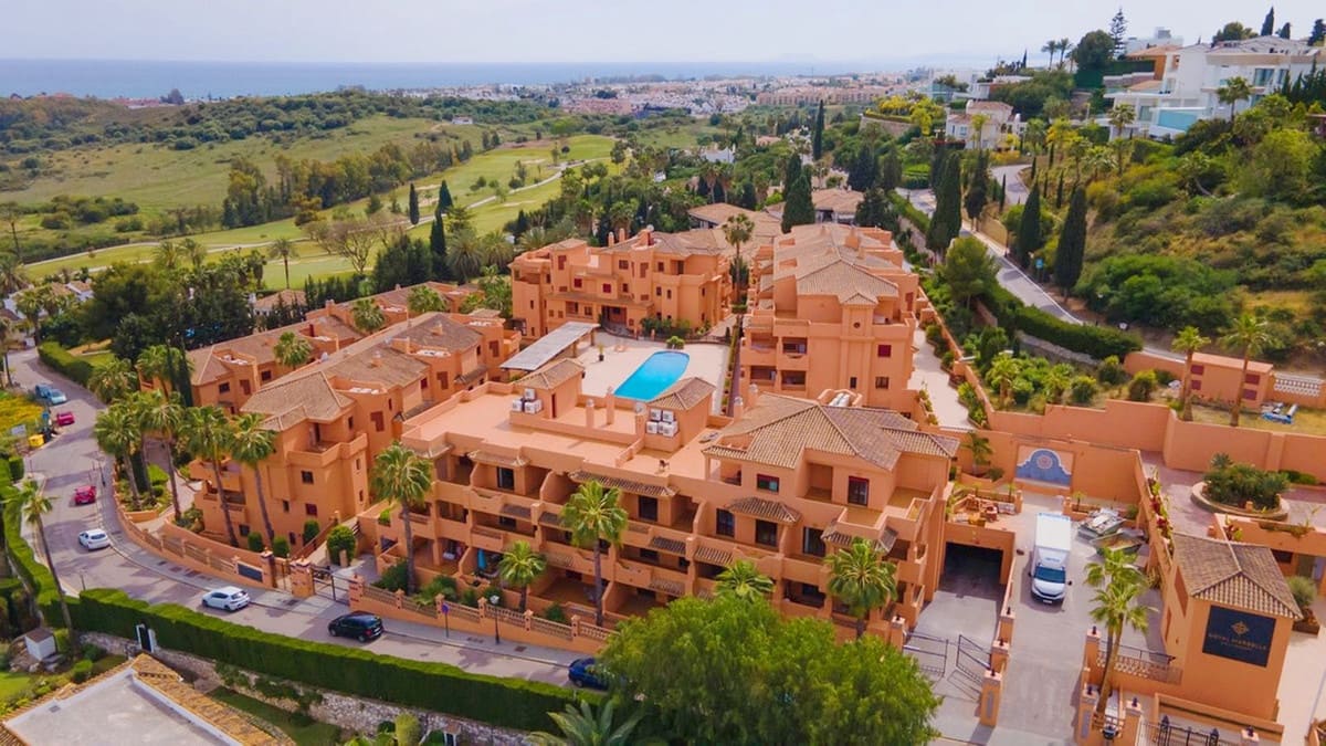 2 bedroom Apartment for sale in El Paraiso - € 349,000 (Ref: 9380483)
