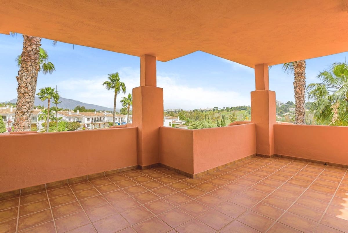 2 bedroom Apartment for sale in El Paraiso - € 349,000 (Ref: 9380483)