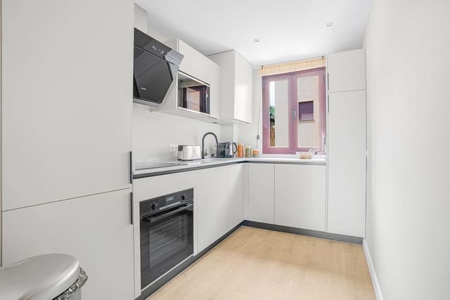 2 slaapkamer Appartement te koop in El Paraiso, Estepona - € 349.000 (Ref: 9380483)