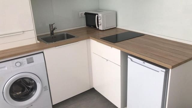 4 bedroom Studio for sale in San Pedro de Alcántara Pueblo, Marbella - € 500,000 (Ref: 9380496)