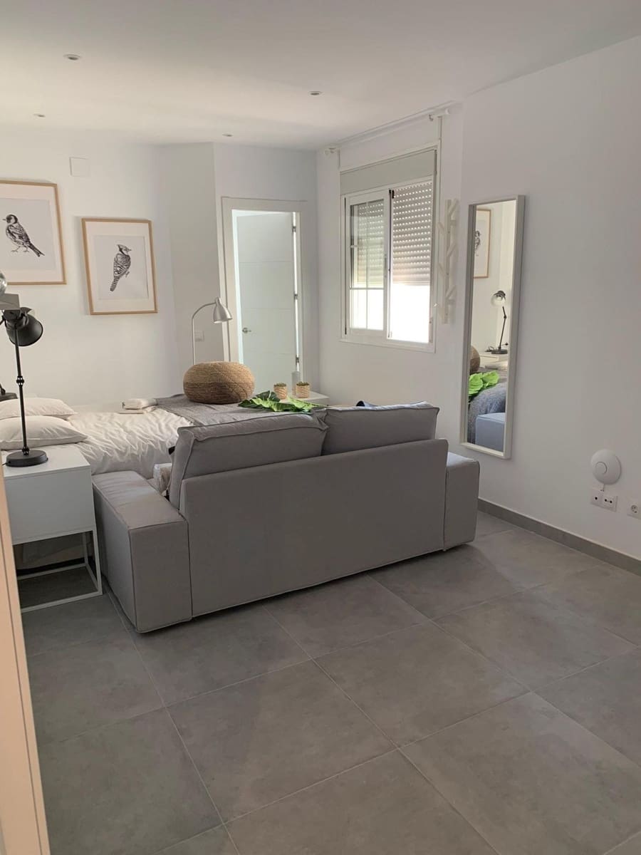 4 bedroom Studio for sale in San Pedro de Alcantara - € 500,000 (Ref: 9380496)