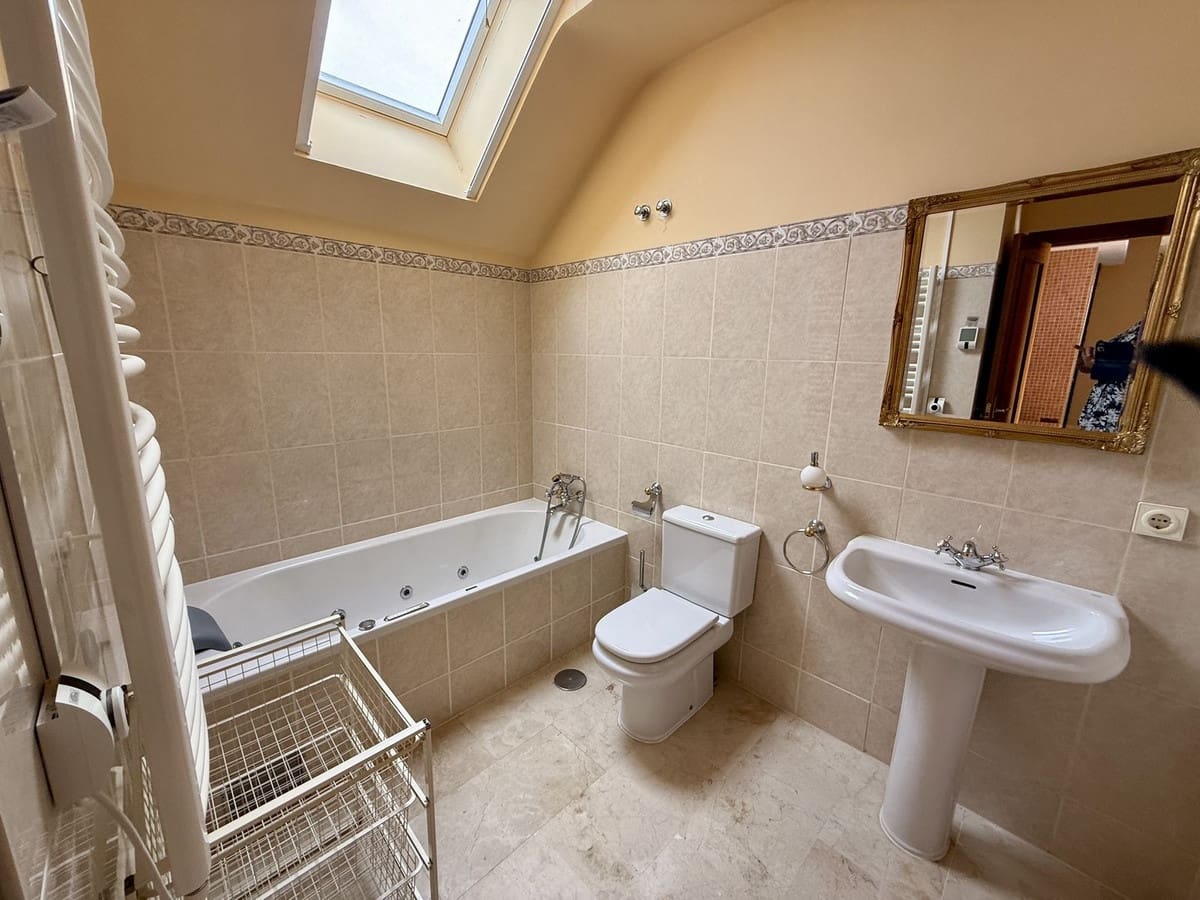 4 bedroom Finca/Country House for sale in Elviria - € 1,050,000 (Ref: 9380498)