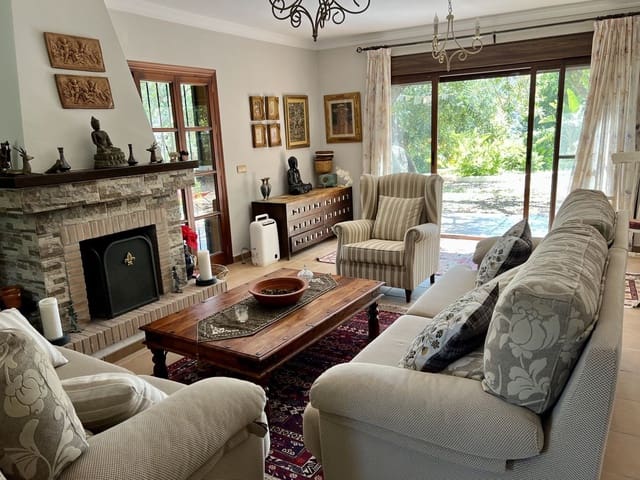 2 sypialnia Willa na sprzedaż w El Velerín, Estepona - 550 000 € (Ref: 9380509)