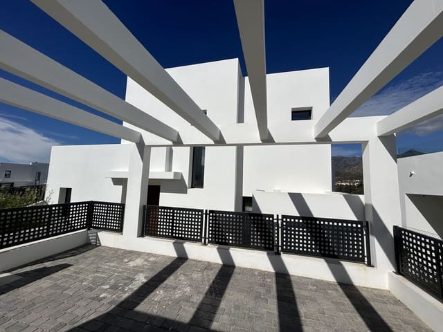 Chalet de 4 habitaciones en Río Real, Marbella en venta - 2.500.000 € (Ref: 9380515)