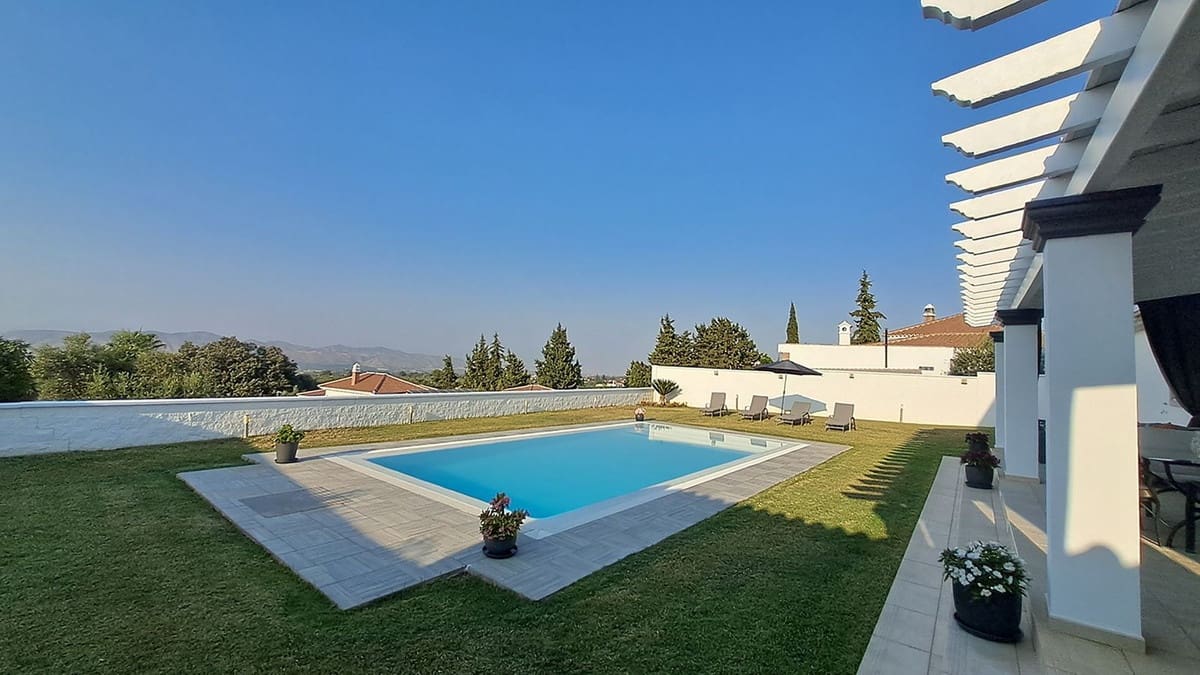 5 bedroom Villa for sale in Alhaurin el Grande - € 1,050,000 (Ref: 9380518)