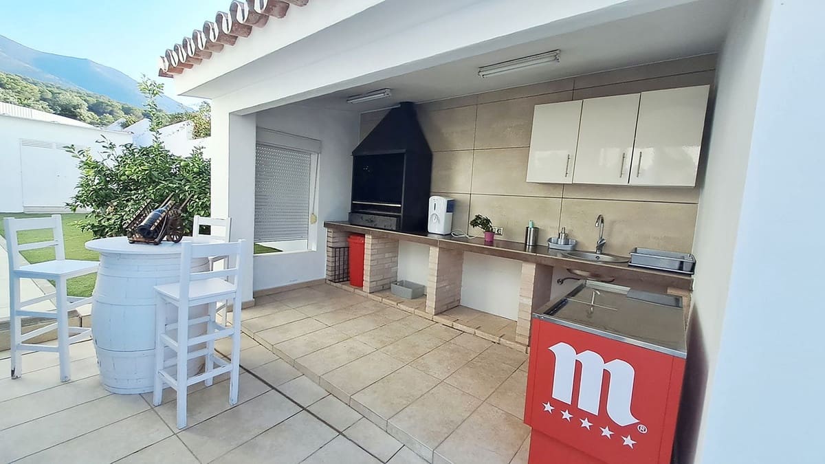 5 bedroom Villa for sale in Alhaurin el Grande - € 1,050,000 (Ref: 9380518)