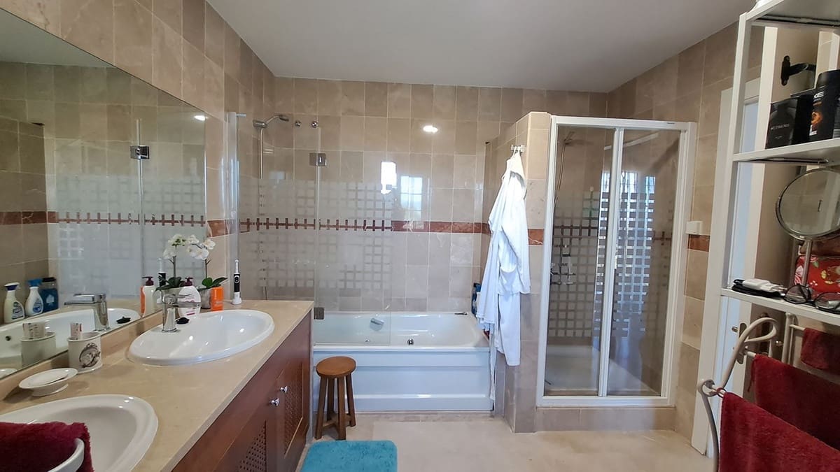 4 slaapkamer Huis te koop in Alhaurin de la Torre met garage - € 449.000 (Ref: 9380519)