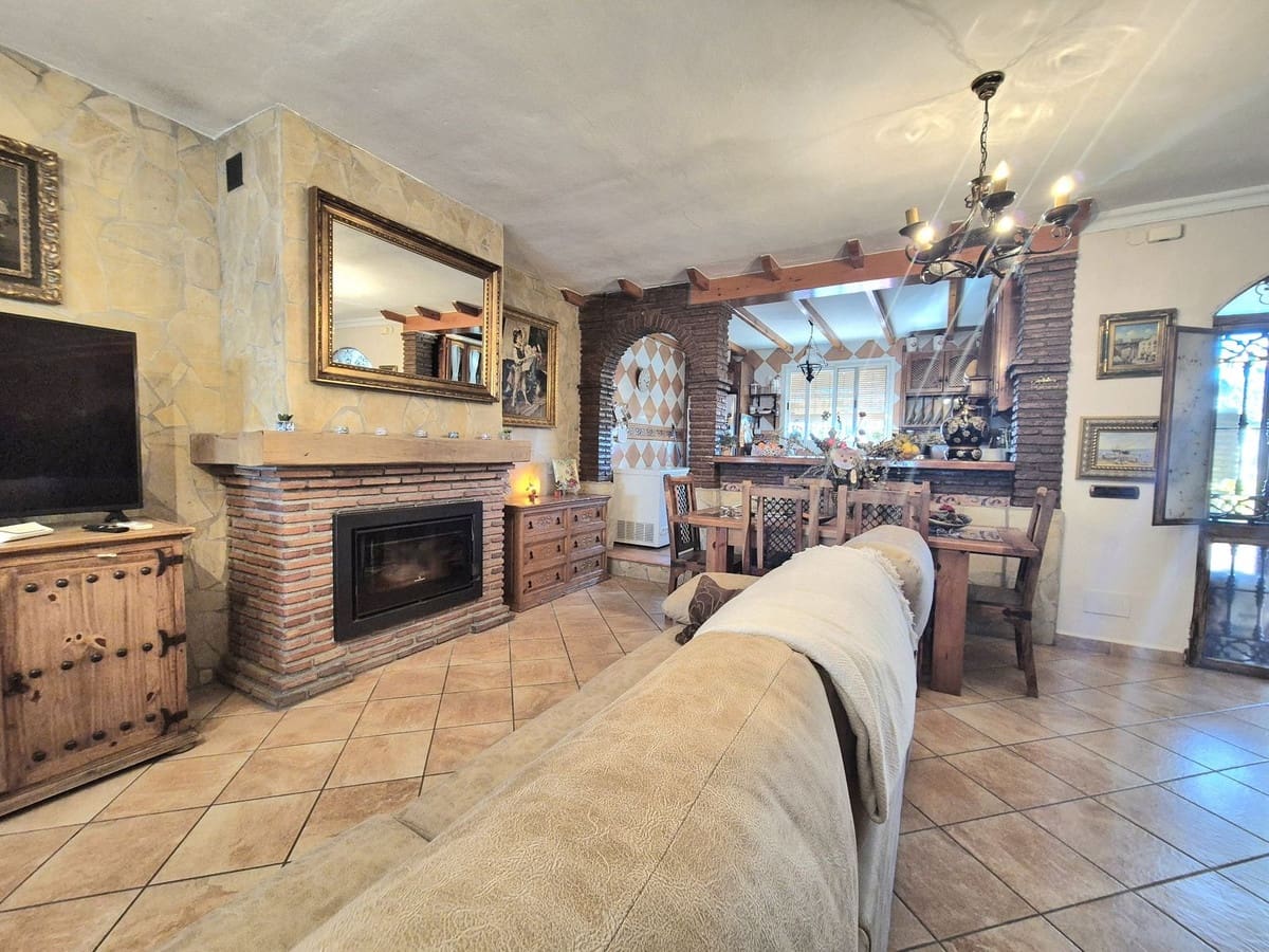 4 bedroom Finca/Country House for sale in Alhaurin el Grande with garage - € 499,000 (Ref: 9380534)