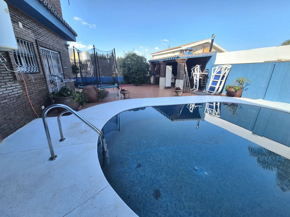 4 bedroom Finca/Country House for sale in Alhaurin el Grande with garage - € 499,000 (Ref: 9380534)