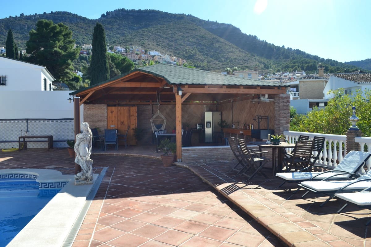 6 bedroom Villa for sale in Alhaurin de la Torre - € 895,000 (Ref: 9380535)