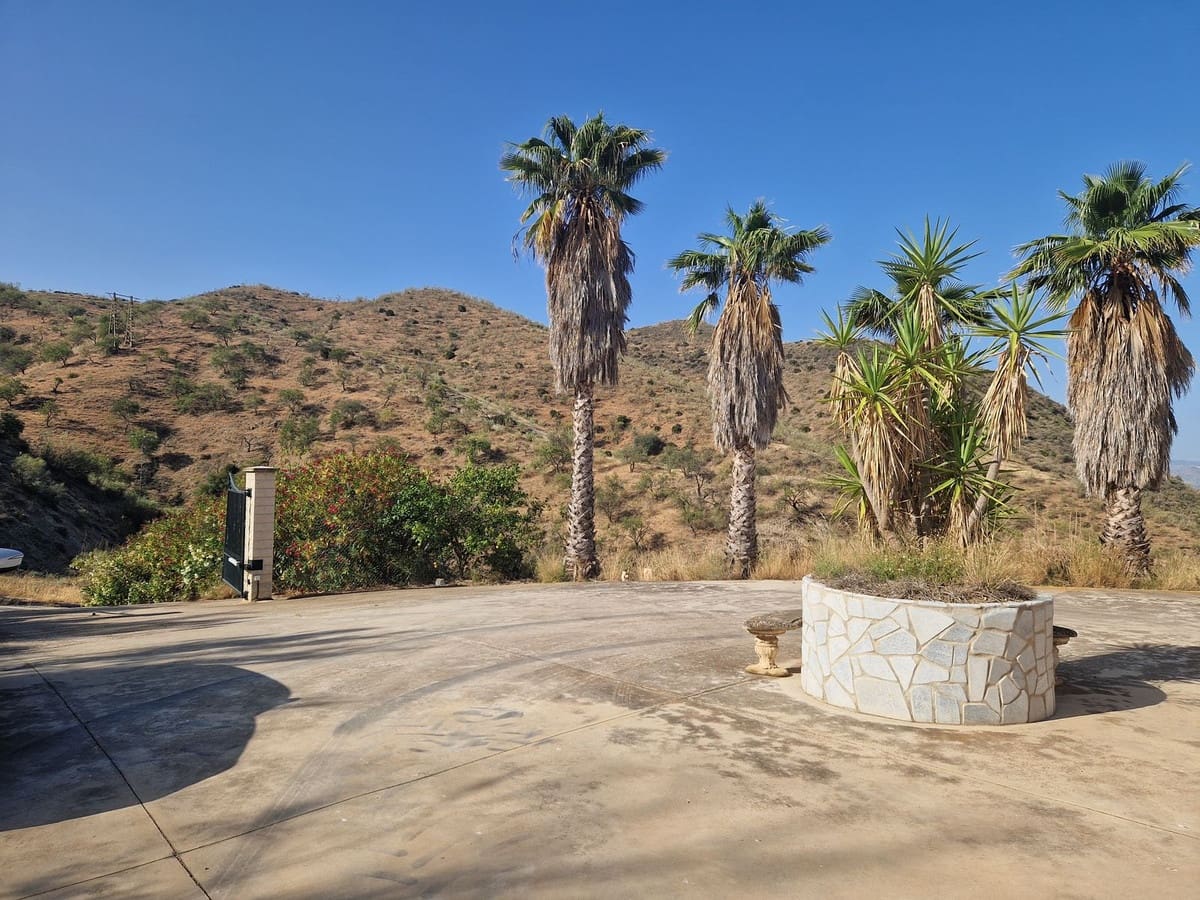 3 bedroom Finca/Country House for sale in Pizarra - € 249,500 (Ref: 9380536)