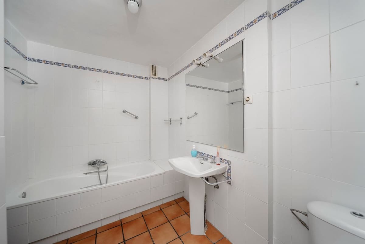 2 soveværelse Lejlighed til salg i Calahonda - € 475.000 (Ref: 9380543)