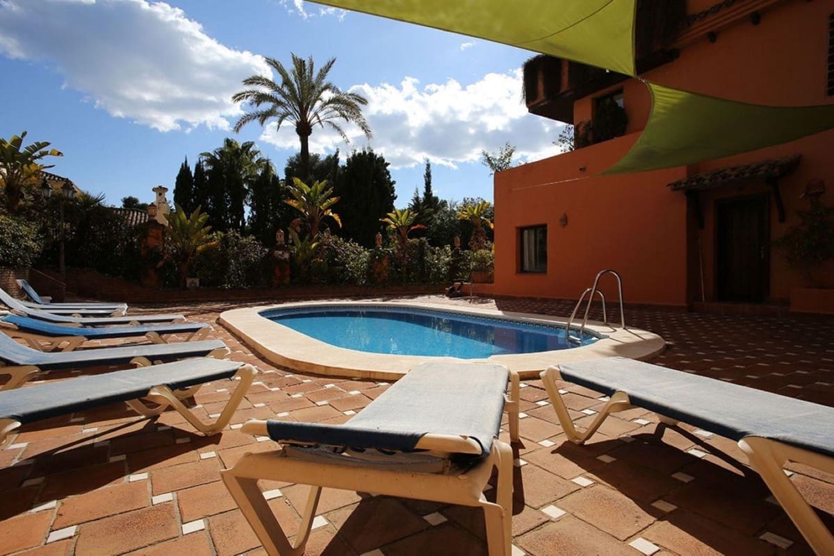 3 bedroom Apartment for sale in Estepona - € 645,000 (Ref: 9380551)