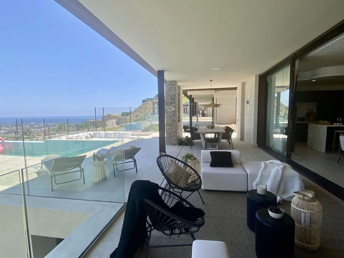 5 bedroom Villa for sale in Benahavis - € 3,000,000 (Ref: 9380553)