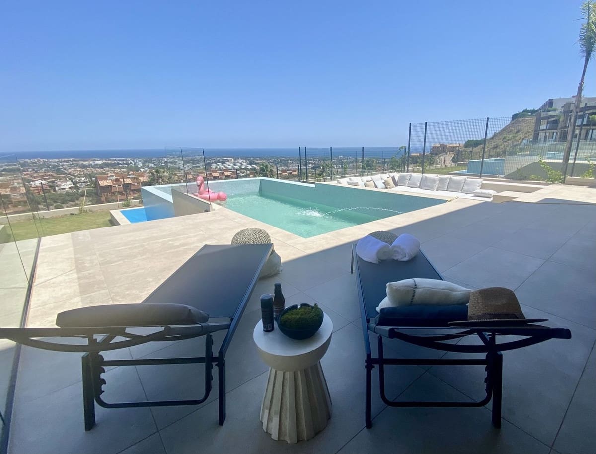 5 bedroom Villa for sale in Benahavis - € 3,000,000 (Ref: 9380553)