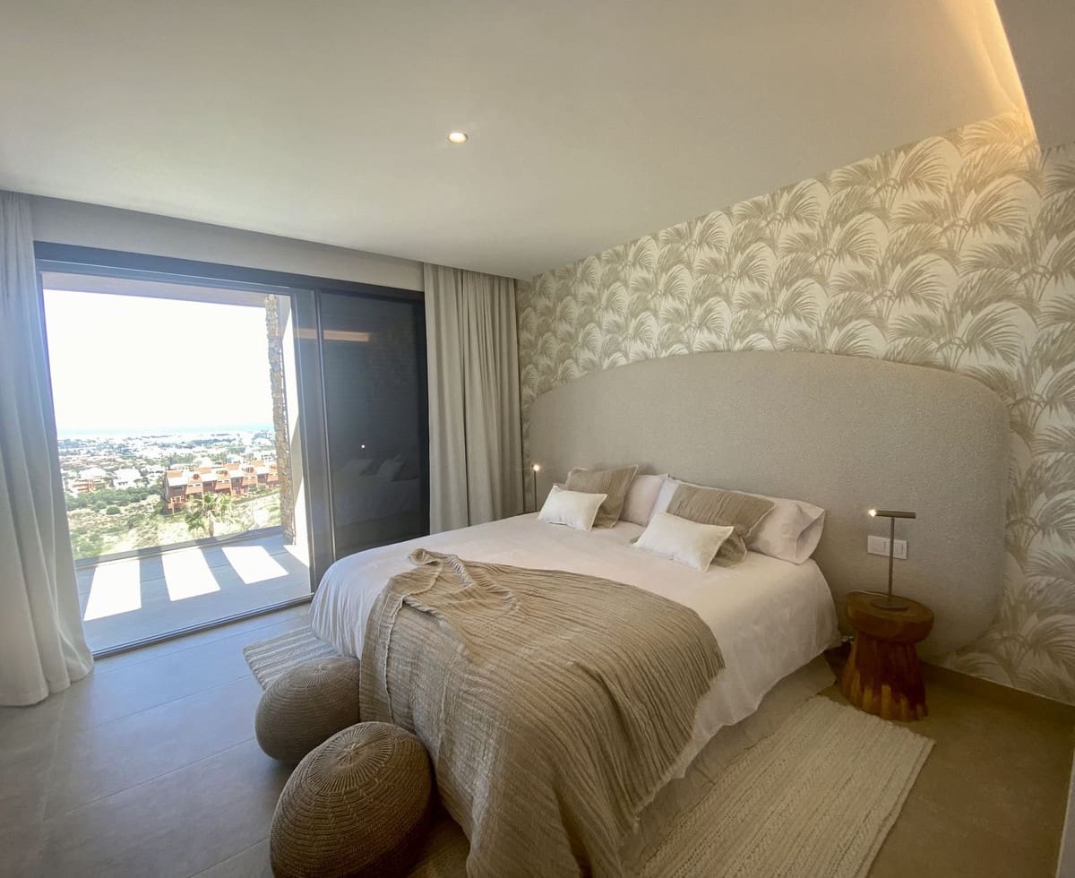 5 bedroom Villa for sale in Benahavis - € 3,000,000 (Ref: 9380553)