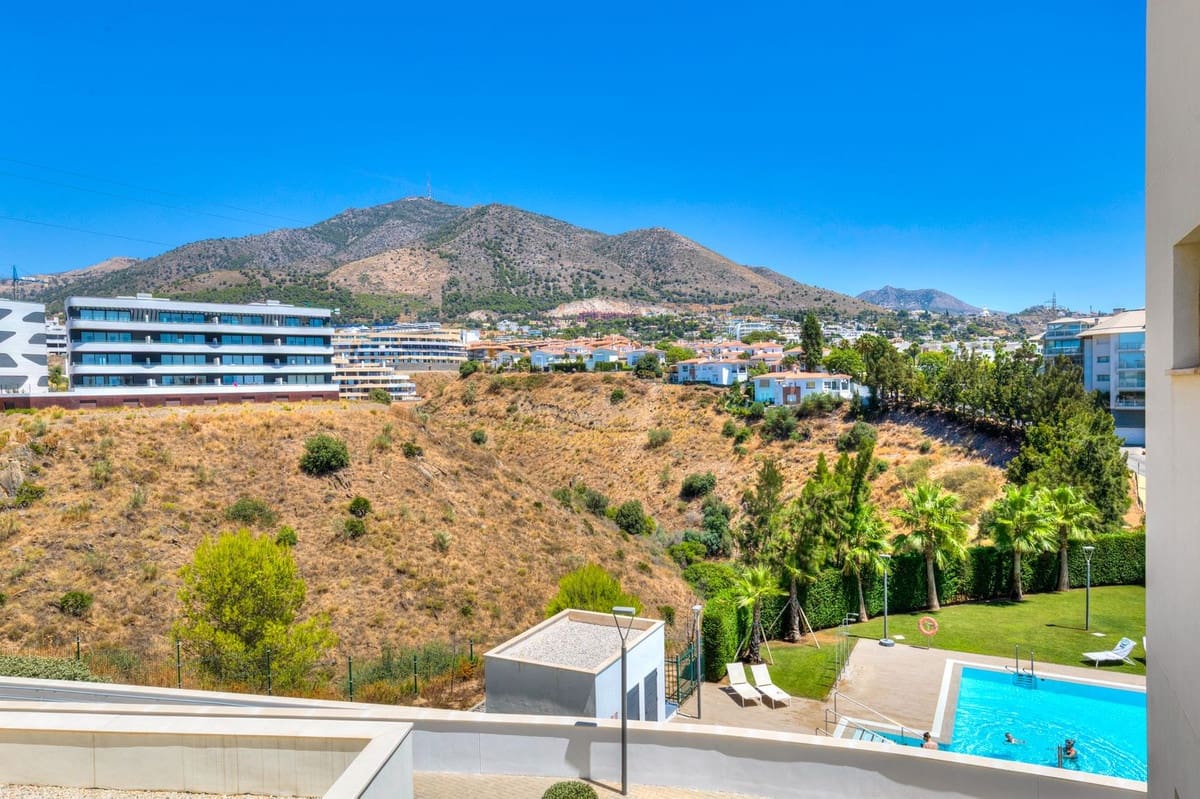 2 makuuhuone Huoneisto myytävänä paikassa Fuengirola - 585 000 € (Ref: 9380555)