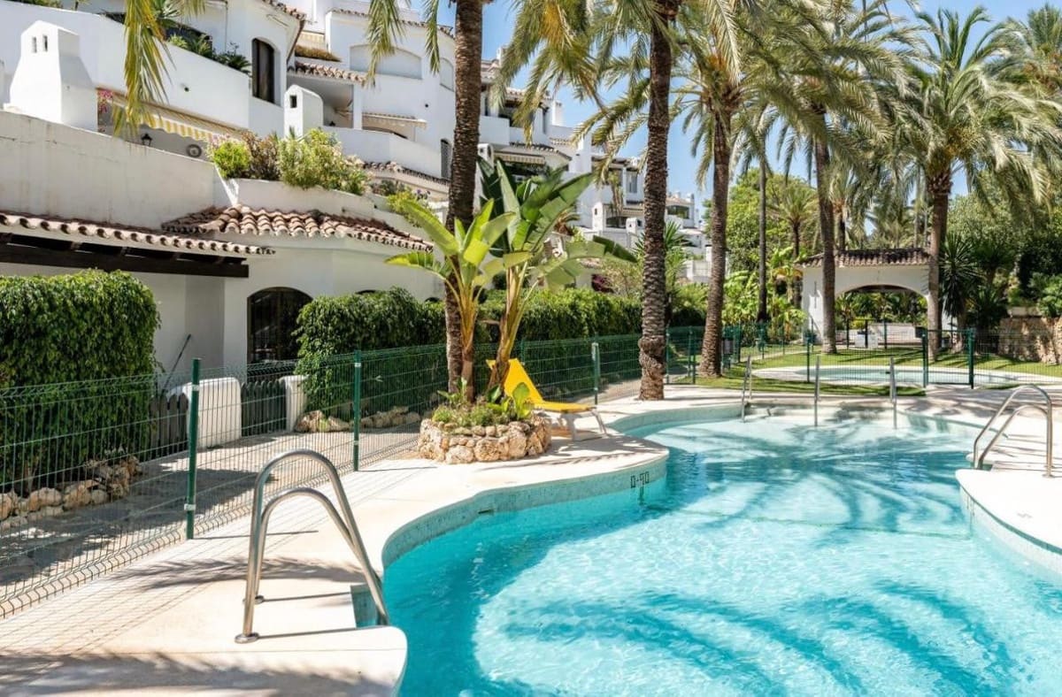 3 soveværelse Lejlighed til salg i Elviria - € 399.990 (Ref: 9380562)