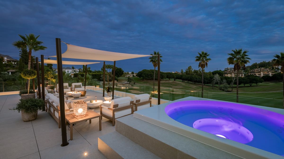 4 bedroom Villa for sale in Nueva Andalucia - € 5,975,000 (Ref: 9380563)