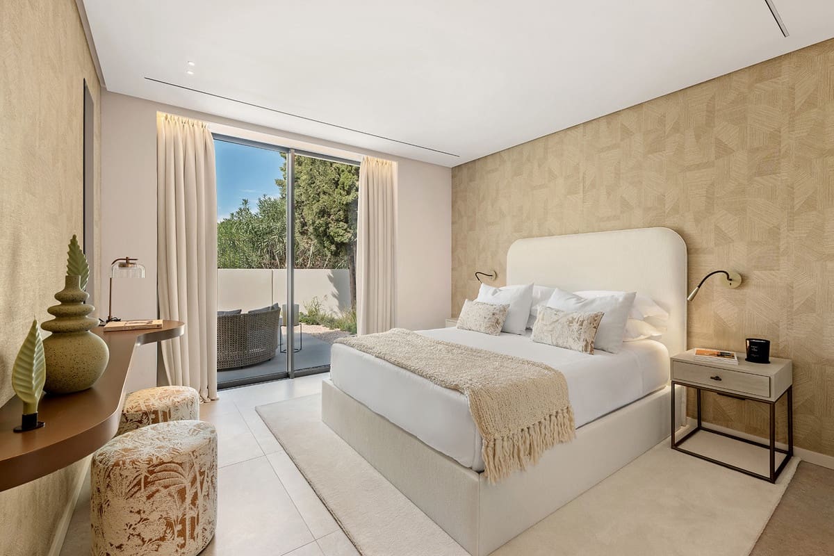 4 bedroom Villa for sale in Nueva Andalucia - € 5,975,000 (Ref: 9380563)