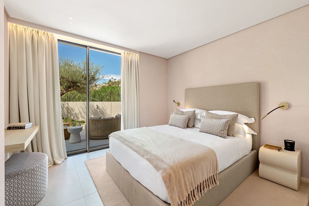 4 bedroom Villa for sale in Nueva Andalucia - € 5,975,000 (Ref: 9380563)