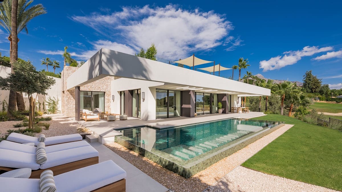 4 bedroom Villa for sale in Nueva Andalucia - € 5,975,000 (Ref: 9380563)