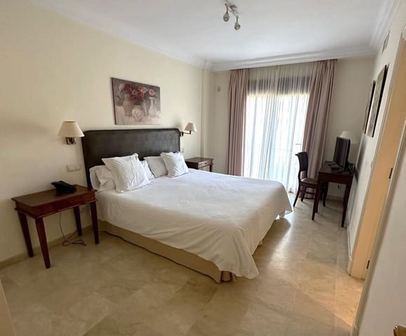 2 bedroom Apartment for sale in Puerto Banus, Marbella - € 1,010,000 (Ref: 9380569)