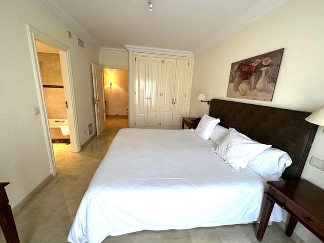 2 bedroom Apartment for sale in Puerto Banus, Marbella - € 1,010,000 (Ref: 9380569)