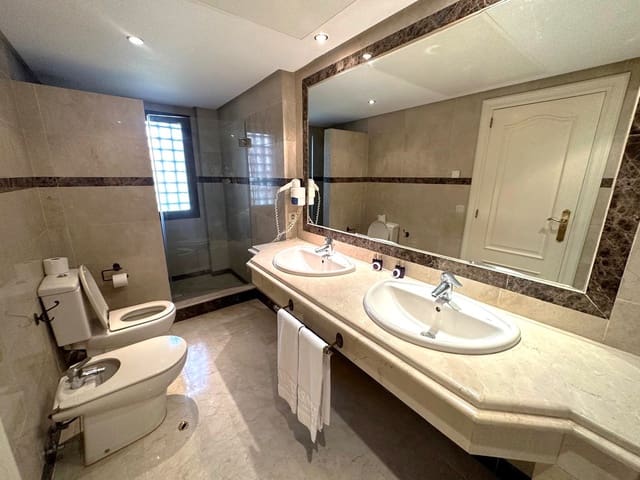 2 bedroom Apartment for sale in Puerto Banus, Marbella - € 1,010,000 (Ref: 9380569)