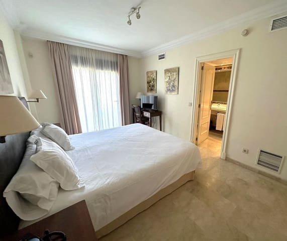 2 bedroom Apartment for sale in Puerto Banus, Marbella - € 1,010,000 (Ref: 9380569)