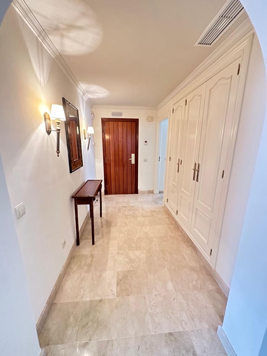 2 quarto Apartamento para venda em Puerto Banus - 1 010 000 € (Ref: 9380569)